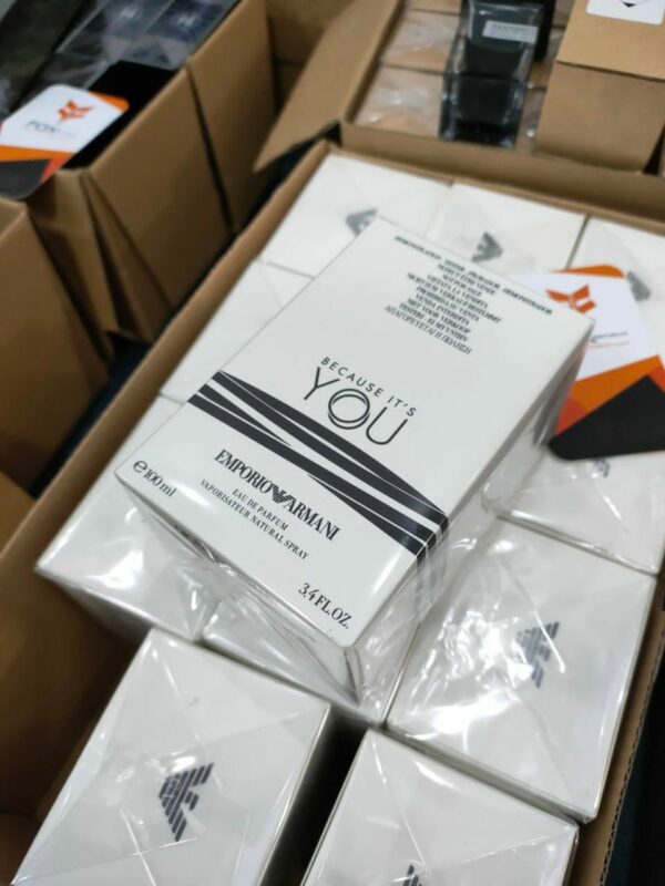 12071.jpg Assorted perfumes