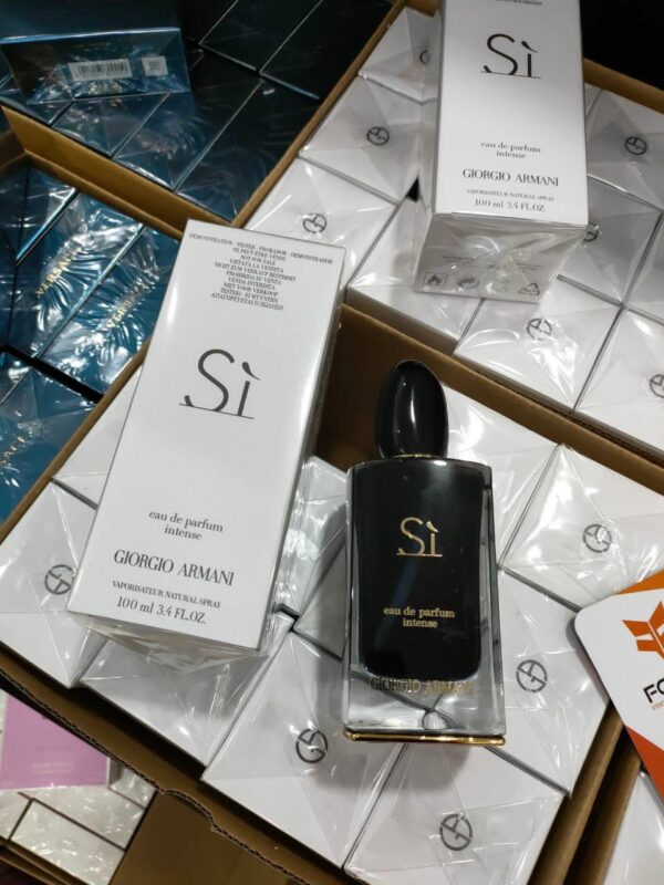 12074.jpg Assorted perfumes