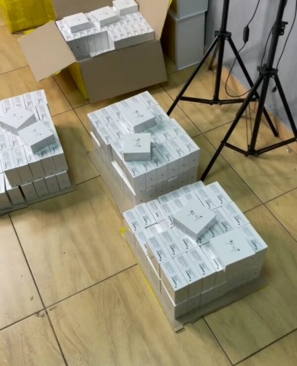 60654.jpg Apple Airpods pro pallets for sale in UK