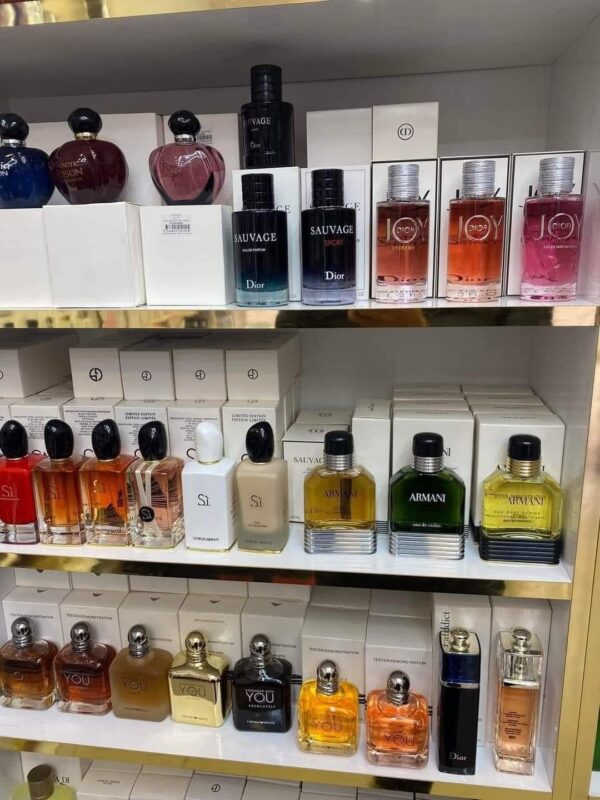 62734.jpg Assorted perfumes