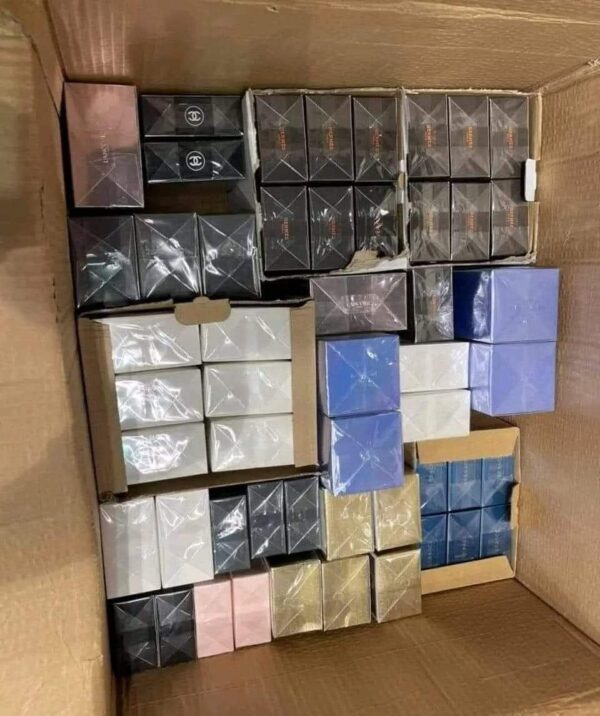 62735.jpg Assorted perfumes