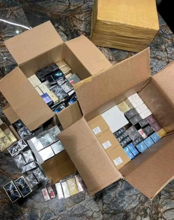 62738.jpg Assorted perfumes